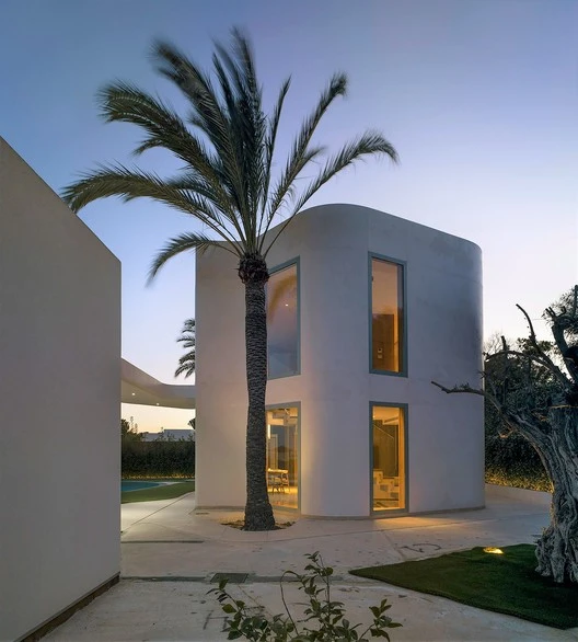 Room 3 Meters Away Extension / WOHA by Antonio Maciá 1