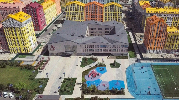 Gymnasium А+ / archimatika | ArchDaily 1