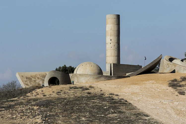 Negev Brigade Monument - Dani Karavan (1963-1968). Image © Stefano Perego