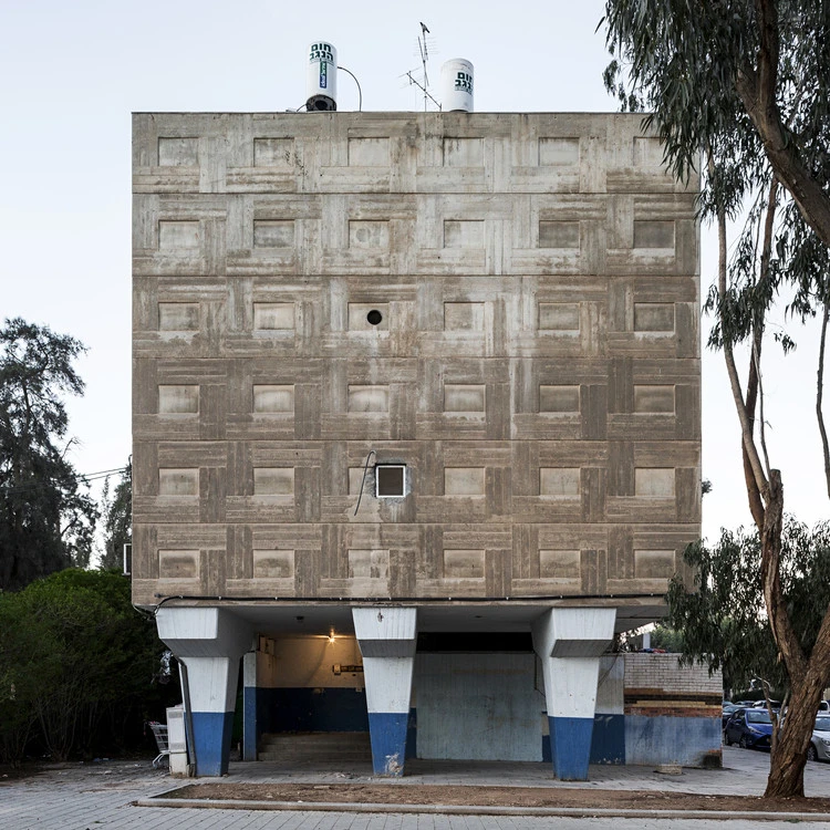 Residential Building - Meir Cecik and Bitosh Comforti (60s). Image © Stefano Perego
