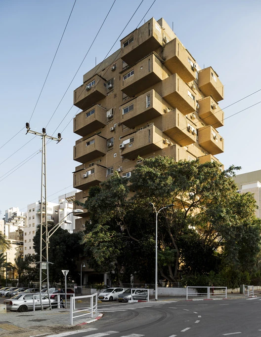 “Drawer Tower” Residential Building - Moshe Lupenfeld and Giora Gamerman (1962-1967). Image © Stefano Perego