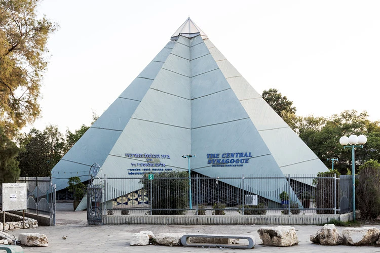 Central Synagogue - Nahum Zolotov (1980). Image © Stefano Perego