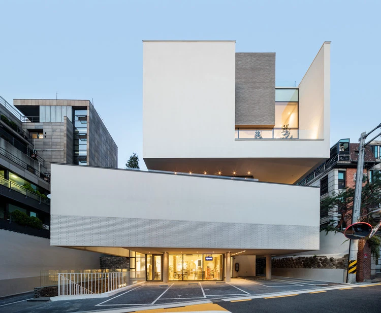 Cocooning Building / L'eau Design 1
