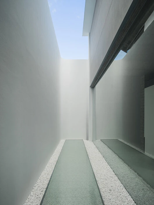 © Katsu Tanaka
