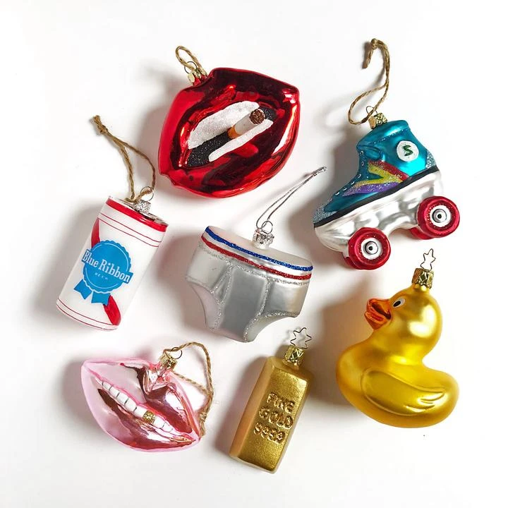pChoose an ornament that reminds you of each guest then let them try to figure out how you made your decision. a...